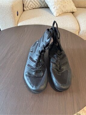 Men's Black Athletic Training Sneakers